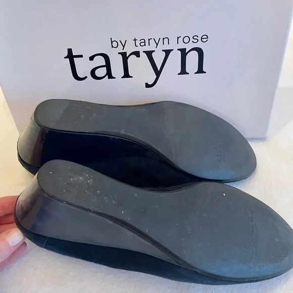 Taryn Rose navy suede wedge - Picture 3 of 3
